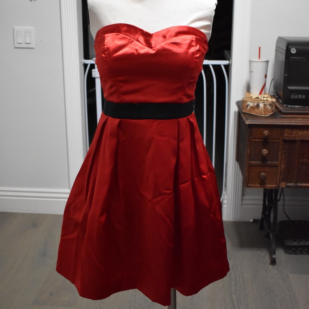 Trixxi Red Mini Sweetheart Formal Dress
